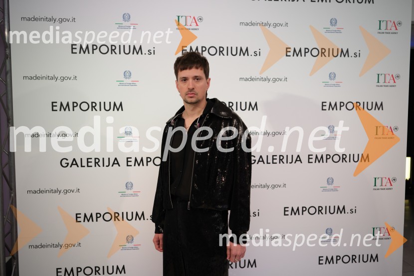  Gregor  Strasbergar, glasbena skupina MRFYMesec italijanske mode v Galeriji Emporium