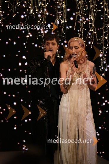  Gregor  Strasbergar, glasbena skupina MRFY;  Sara Briški Cirman - Raiven, pevka, harfistkaMesec italijanske mode v Galeriji Emporium