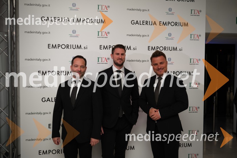  Aljaž Farasin, operni pevec;  Gregor Ravnik, pevec;  Matjaž Robavs, operni pevecMesec italijanske mode v Galeriji Emporium