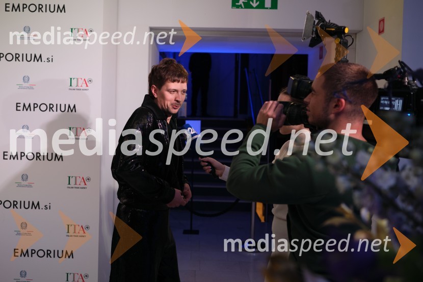  Gregor  Strasbergar, glasbena skupina MRFYMesec italijanske mode v Galeriji Emporium