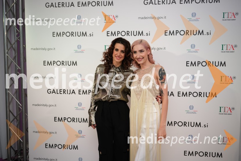  ... ;  Sara Briški Cirman - Raiven, pevka, harfistkaMesec italijanske mode v Galeriji Emporium