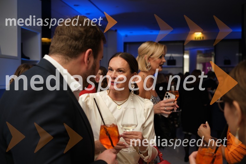  Pika  Zrim, urednica spletnega portala citylife.si in modna vplivnicaMesec italijanske mode v Galeriji Emporium