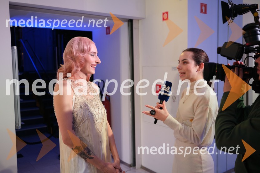  Sara Briški Cirman - Raiven, pevka, harfistka;  ... Mesec italijanske mode v Galeriji Emporium