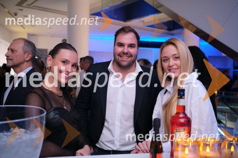  ... ;  ... ;  Sara Vrečko, kandidatka za Miss športa Slovenije 2018Mesec italijanske mode v Galeriji Emporium