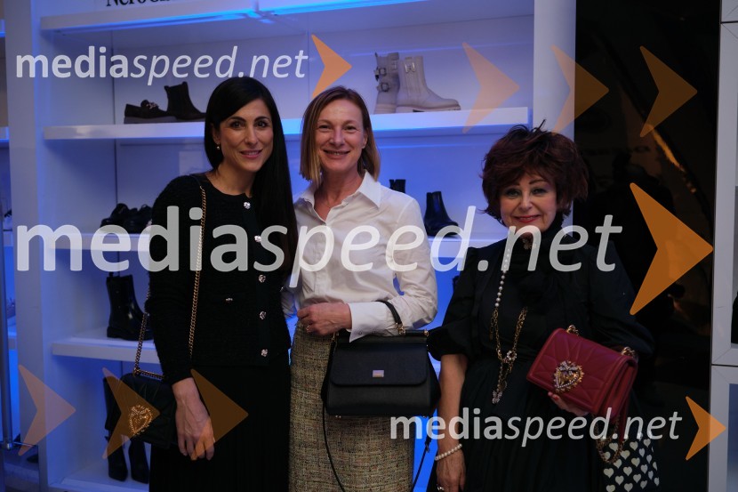  ... ;  ... ;  Zdenka  Kahne, lastnica Kozmetične hiše KahneMesec italijanske mode v Galeriji Emporium