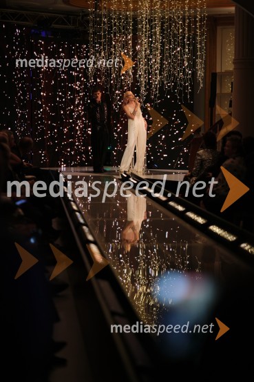  Gregor  Strasbergar, glasbena skupina MRFY;  Sara Briški Cirman - Raiven, pevka, harfistkaMesec italijanske mode v Galeriji Emporium