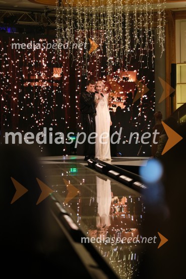  Gregor  Strasbergar, glasbena skupina MRFY;  Sara Briški Cirman - Raiven, pevka, harfistkaMesec italijanske mode v Galeriji Emporium