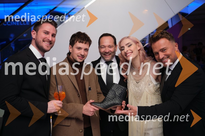  Gregor Ravnik, pevec;  Gregor  Strasbergar, glasbena skupina MRFY;  Aljaž Farasin, operni pevec;  Sara Briški Cirman - Raiven, pevka, harfistka;  Matjaž Robavs, operni pevecMesec italijanske mode v Galeriji Emporium