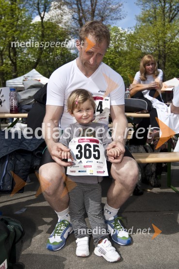 Tomaž Vnuk, hokejist s hčerko ZaloFormaraton, dobrodelni tek