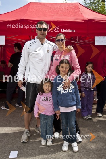 Marko Milič, košarkar z ženo Vesno in hčerkama Taro in EloFormaraton, dobrodelni tek