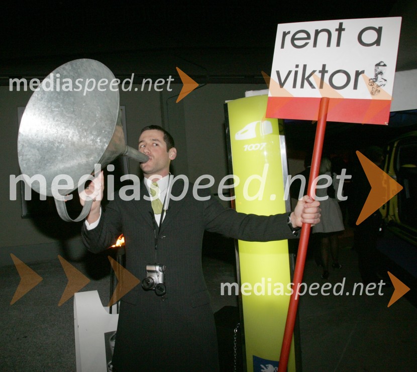 Peter Poles, voditelj na narionalki je dal svoje Viktorje na dražbo
Viktorji za leto 2004