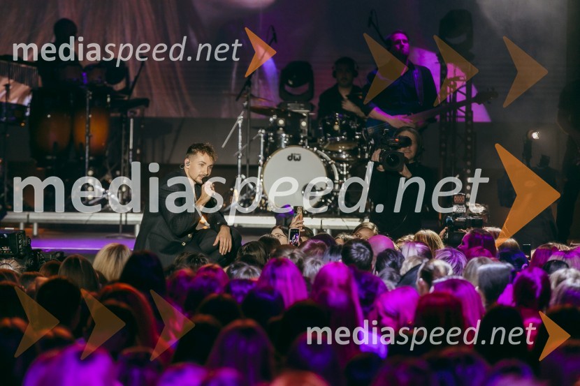  Žan Serčič, glasbenikKoncert Žana Serčiča v Cvetličarni