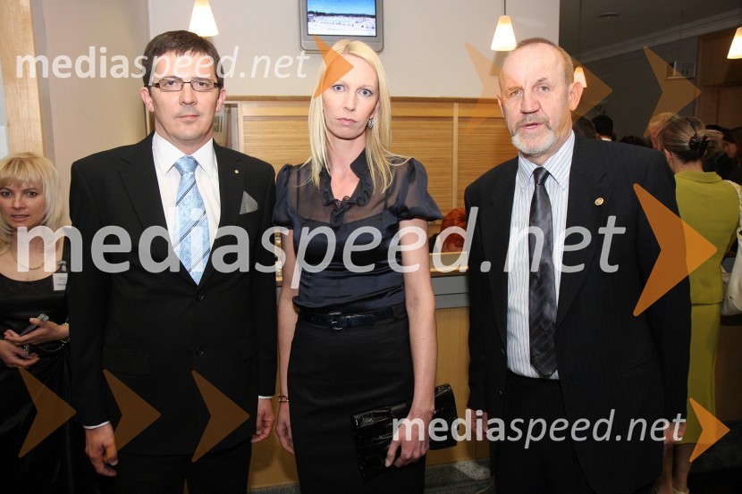 Božidar Novak, partner in svetovalec v komunikacijski skupini SPEM ter njegova soproga Barbara Novak, pomočnica ravnateljice OŠ Angela Besednjaka in ...Ustanovitev Rotary Kluba Maribor Lent
