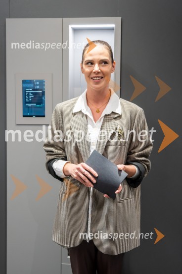  Ula  Furlan, igralka, voditeljica, vodja stikov z javnostmi Kina ŠiškaOdprtje novega zvočnega laboratorija družbe Geberit