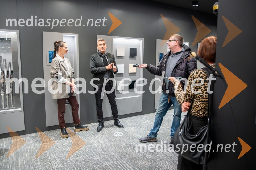  Ula  Furlan, igralka, voditeljica, vodja stikov z javnostmi Kina Šiška;  Miran Medved, direktor, Geberit za regijo AdriaticOdprtje novega zvočnega laboratorija družbe Geberit