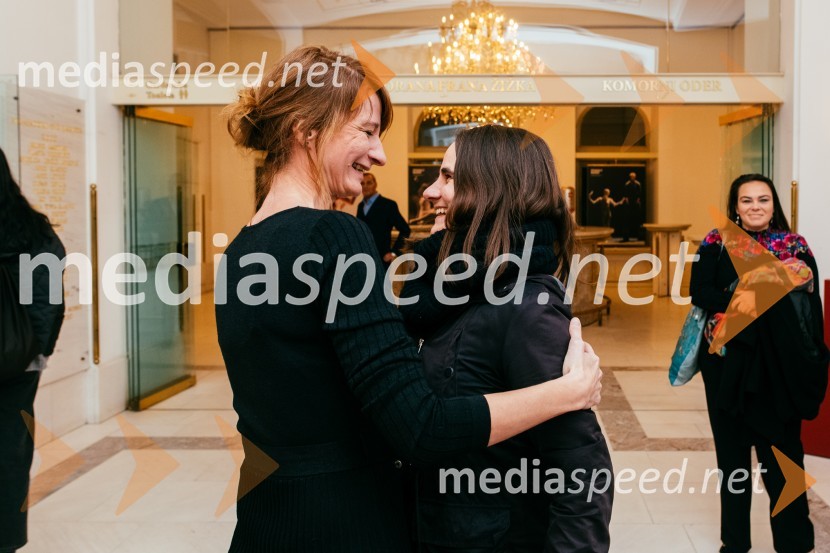  Maja Borin, dramaturginja;  ... Premiera Prometej: ena lepa apokalipsa v SNG Maribor