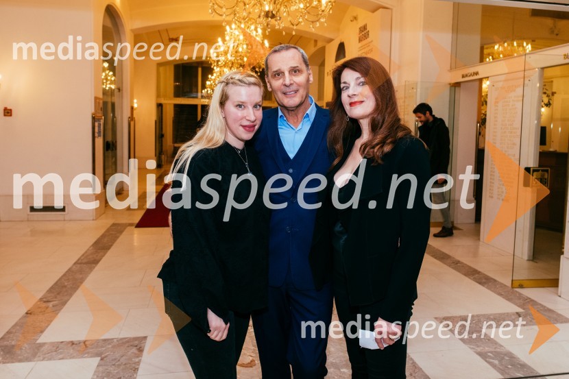  Sara Haas;  Danilo Rošker, direktor SNG Maribor;  Aleksandra Saša Broz, režiserka, vnukinja Josipa Broz TitaPremiera Prometej: ena lepa apokalipsa v SNG Maribor