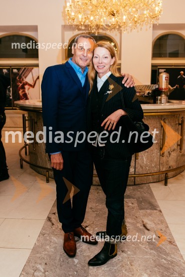  Danilo Rošker, direktor SNG Maribor;  Nataša Matjašec Rošker, igralkaPremiera Prometej: ena lepa apokalipsa v SNG Maribor