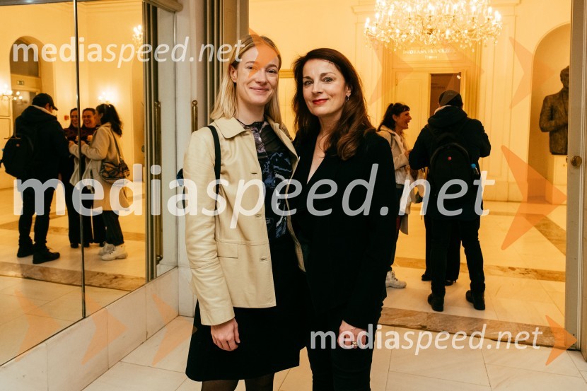  Julija Klavžar, igralka;  Aleksandra Saša Broz, režiserka, vnukinja Josipa Broz TitaPremiera Prometej: ena lepa apokalipsa v SNG Maribor