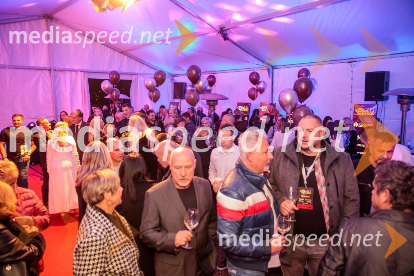 Poglej in zadeni, 30 let kasneje