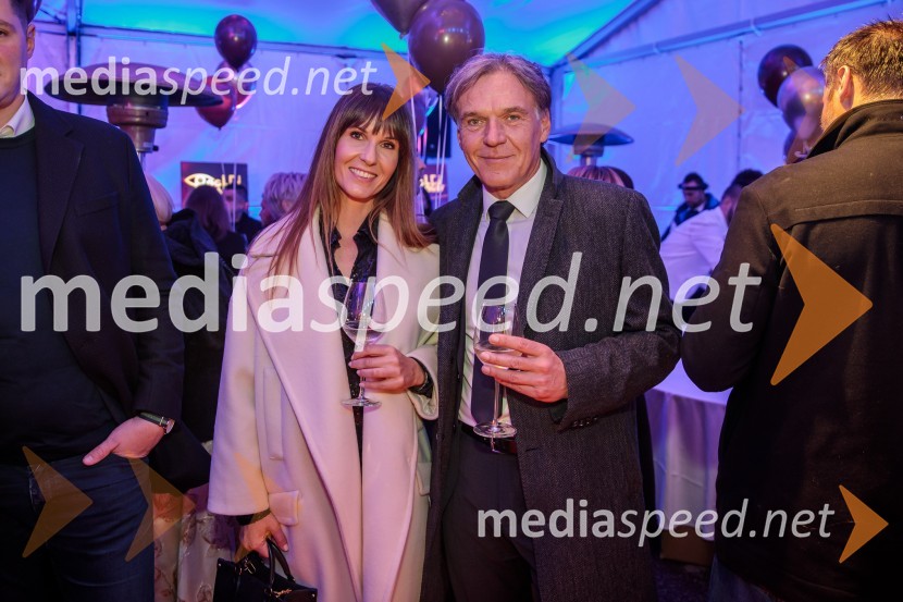 Poglej in zadeni, 30 let kasneje