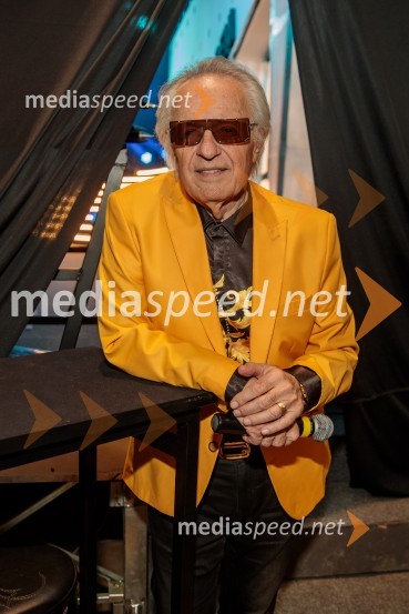  Alfi Nipič, pevecPoglej in zadeni, 30 let kasneje