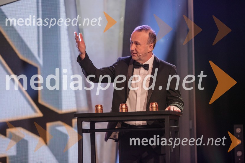 Poglej in zadeni, 30 let kasneje