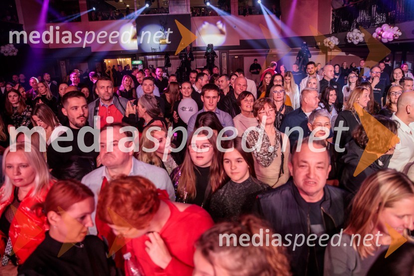 Poglej in zadeni, 30 let kasneje