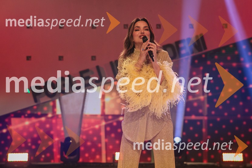  Severina Vučković, pevkaPoglej in zadeni, 30 let kasneje