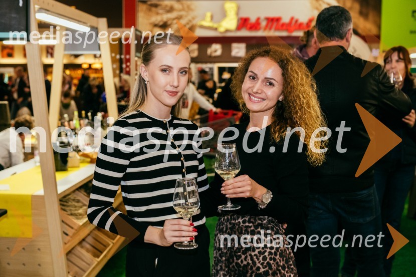  Nastja Šprah, Mediaspeed d.o.o.;  Katja Urgl, Mediaspeed d.o.oPubeci v Citycentru Celje