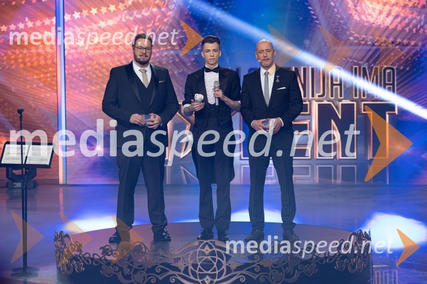  Sašo Stare, stand up komik, voditelj;  Niki Knežević, čarodej;  Peter Poles, televizijski voditeljSlovenija ima talent 2023, četrta polfinalna oddaja