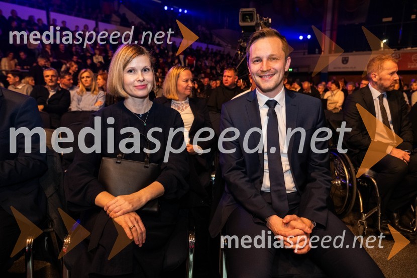  Mojca  Črešnik, arhitekta;  Matija Kovač, župan, MO CeljeDobrodelni koncert Klic dobrote za družine v stiski