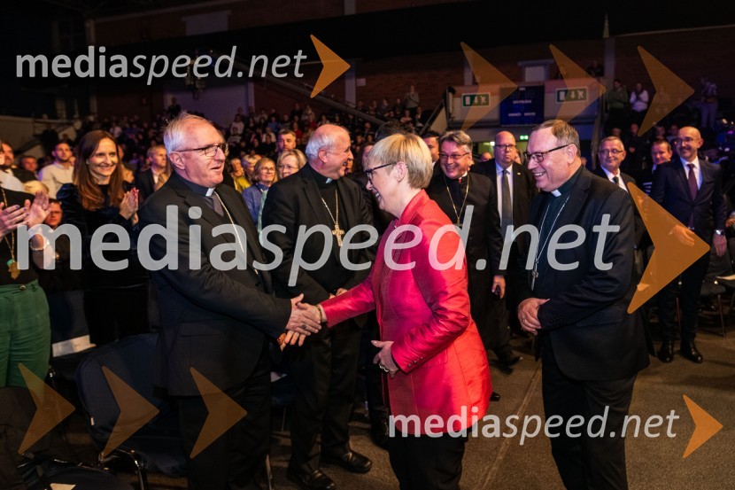  ... ; dr. Nataša Pirc Musar, predsednica Republike SlovenijeDobrodelni koncert Klic dobrote za družine v stiski