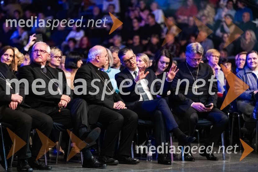  ... ;  ... ;  Marjan  Šarec, minister za obrambo;  ... Dobrodelni koncert Klic dobrote za družine v stiski