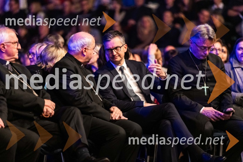  ... ;  Marjan  Šarec, minister za obramboDobrodelni koncert Klic dobrote za družine v stiski