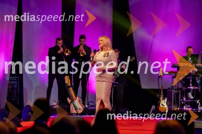  Nuša Derenda, pevkaDobrodelni koncert Klic dobrote za družine v stiski