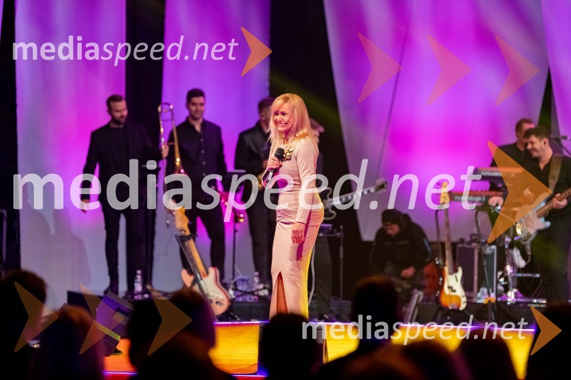  Nuša Derenda, pevkaDobrodelni koncert Klic dobrote za družine v stiski