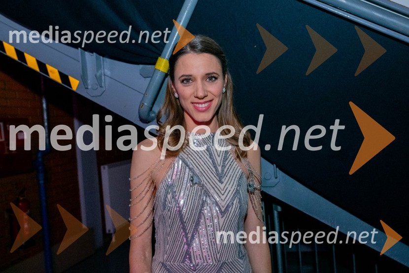  Monika Avsenik, pevkaDobrodelni koncert Klic dobrote za družine v stiski