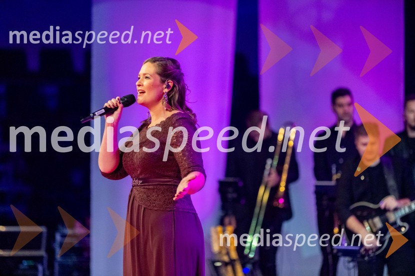  Manca Hribar, pevkaDobrodelni koncert Klic dobrote za družine v stiski