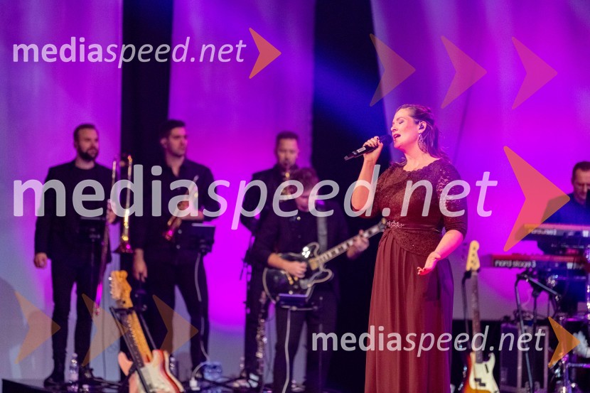  Manca Hribar, pevkaDobrodelni koncert Klic dobrote za družine v stiski