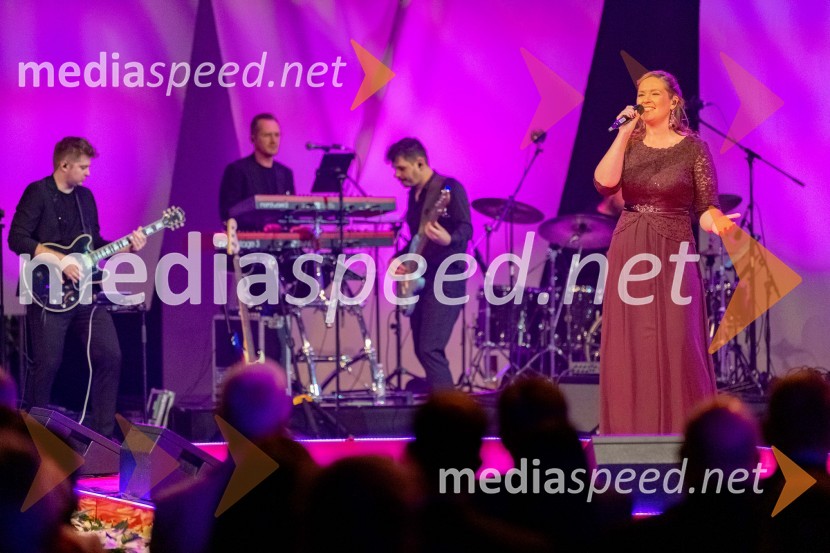  Manca Hribar, pevkaDobrodelni koncert Klic dobrote za družine v stiski