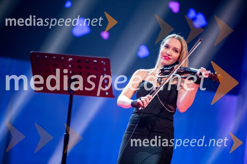  Barbara Zalaznik, violinistkaDobrodelni koncert Klic dobrote za družine v stiski