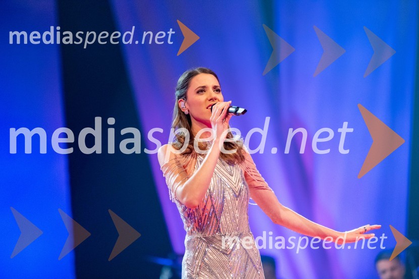  Monika Avsenik, pevkaDobrodelni koncert Klic dobrote za družine v stiski