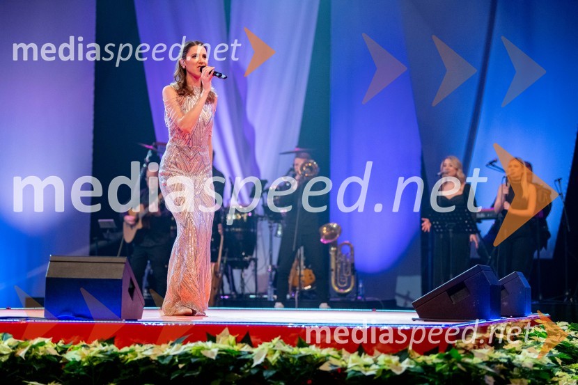  Monika Avsenik, pevkaDobrodelni koncert Klic dobrote za družine v stiski