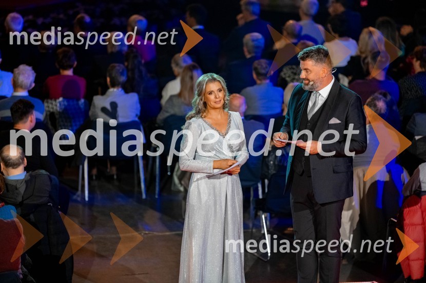  Bernarda Žarn, voditeljica;  Jure Sešek, radijski moderatorDobrodelni koncert Klic dobrote za družine v stiski