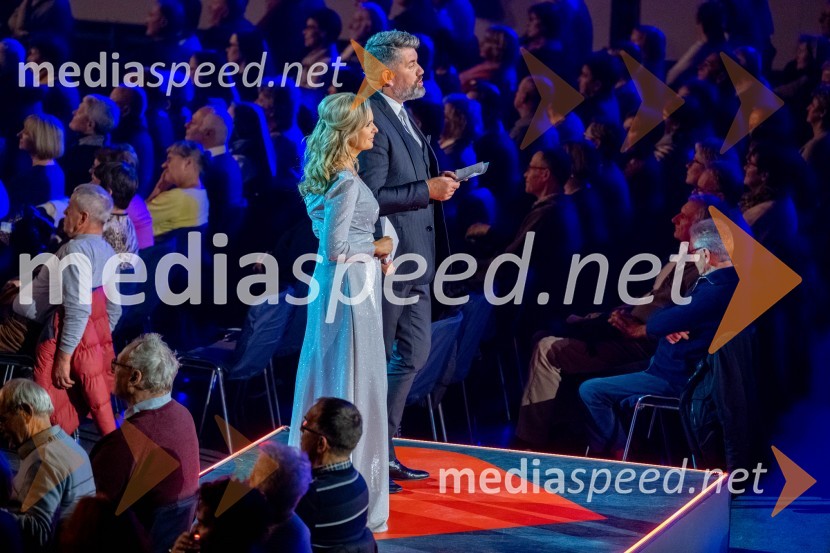  Bernarda Žarn, voditeljica;  Jure Sešek, radijski moderatorDobrodelni koncert Klic dobrote za družine v stiski