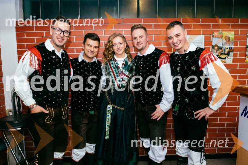  Gregor Gramc, ansambel Vikend;  Miha Volk, ansambel Vikend;  Marina Klinc Oset, pevka;  Miha Lesjak, ansambel Vikend;  Primož Osek, ansambel VikendDobrodelni koncert Klic dobrote za družine v stiski