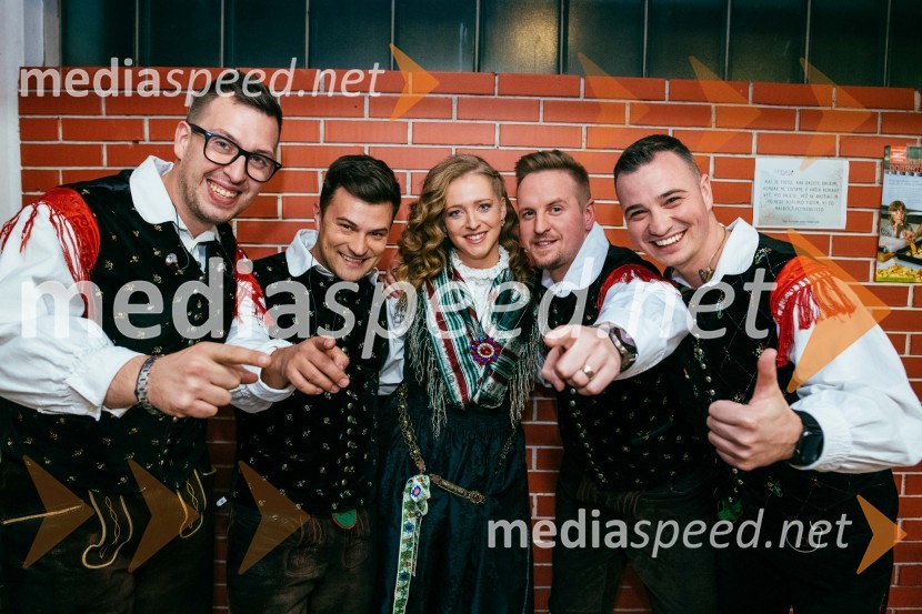  Gregor Gramc, ansambel Vikend;  Miha Volk, ansambel Vikend;  Marina Klinc Oset, pevka;  Miha Lesjak, ansambel Vikend;  Primož Osek, ansambel VikendDobrodelni koncert Klic dobrote za družine v stiski