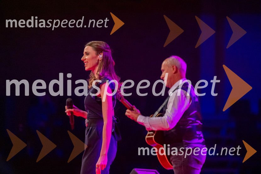  Monika Avsenik, pevkaDobrodelni koncert Klic dobrote za družine v stiski