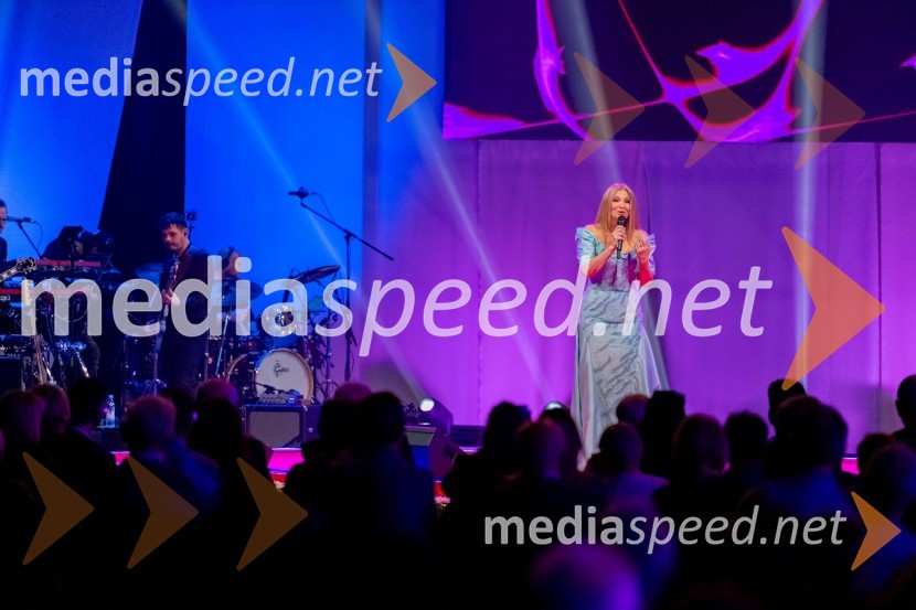  Helena Blagne, pevkaDobrodelni koncert Klic dobrote za družine v stiski